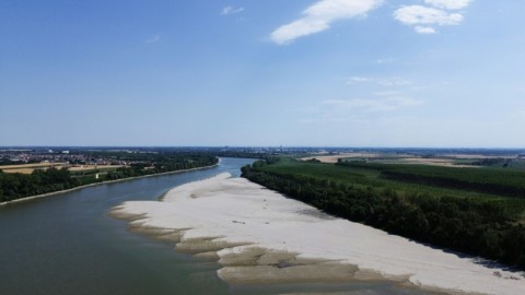 Barriers have been placed in the river to stop seawater, but they only work if river's flow is strong enough