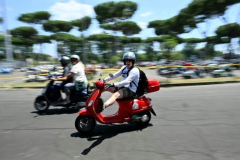 Featuring in cinema classics like “Roman Holiday” and “La Dolce Vita”, the Vespa has a long association with the Eternal City