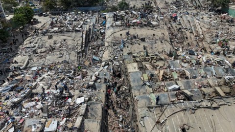 The twin earthquakes have left vasat parts of La Guaira a mountain of rubble