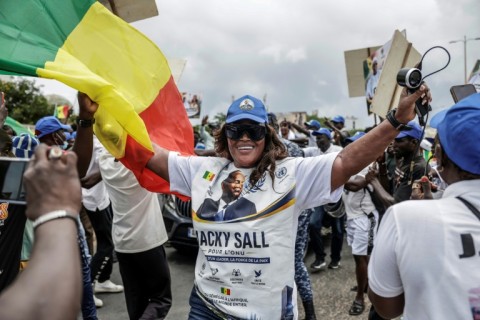More than 1,000 supporters welcomed Macky Sall at the airport for his first visit to Senegal since leaving office