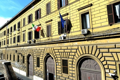 A prison guards union is bringing a case to court, alleging the issue is well-known but nothing has been done