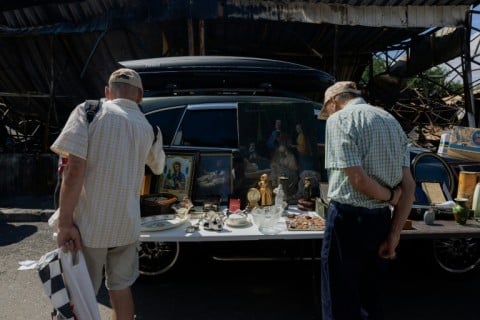 Vendors have little hold that the market will be rebuilt before the end of the war