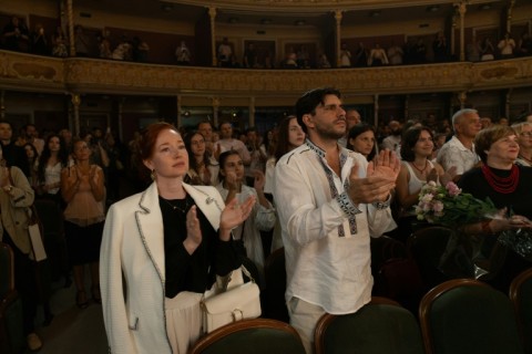 Spectators finally attended the premiere, delayed by Russian attacks