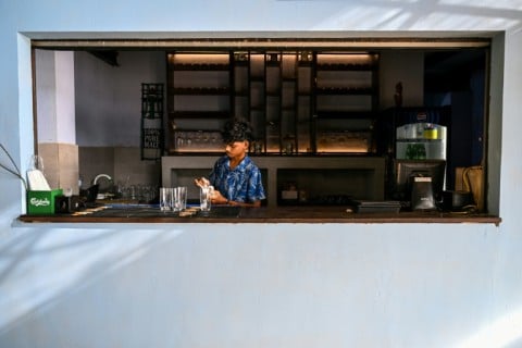 The simple Colombo beach restaurant has welcomed a string of celebrities, featured in Madhur Jaffrey's culinary travels and received rave reviews in international publications, including London's Financial Times.