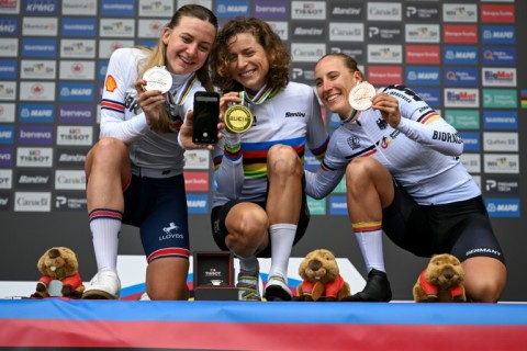 Switzerland's Marlen Reusser (C) celebrated her 35th birthday with an ultimately comfortable victory, but not before Briton Zoe Backstedt (L) gave her a scare