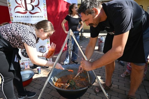 Teams competing in a cooking contests poured generous amounts of paprika into their cauldrons