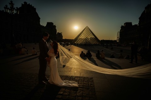The glass Pyramide du Louvre was designed by Chinese-US architect Ieoh Ming Pei