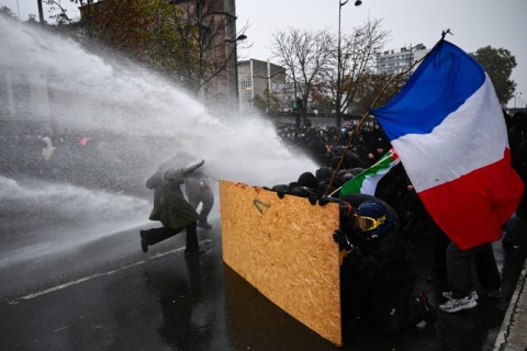 The government said police faced an 'extremely elevated level of violence' during the clashes