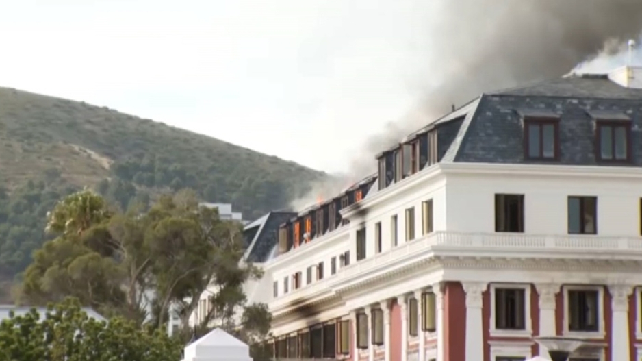 Fire reignites at the roof of Parliament. 