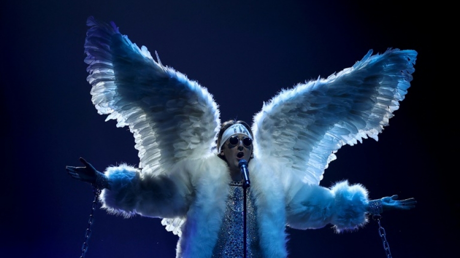 Fans defy pandemic for glitzy Eurovision final | eNCA