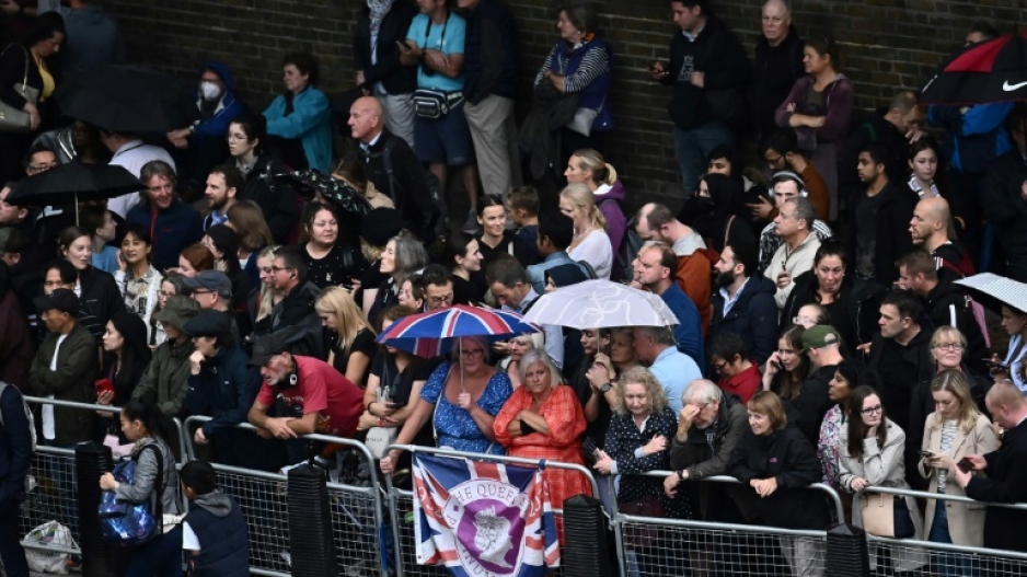 People gathered outside Buckingham Palace to witness the return of the queen's coffin