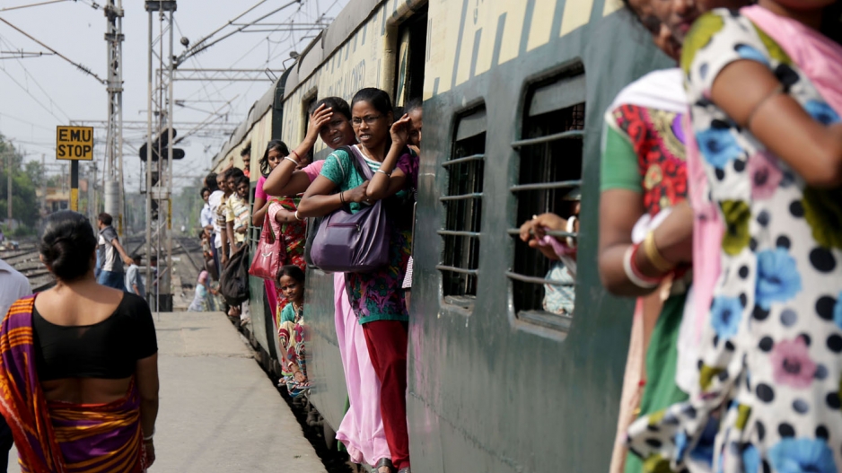 web_photo_India_train