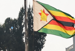 File: The national flag of Zimbabwe. (Jekesai NJIKIZANA / AFP)