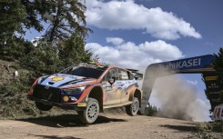 Thierry Neuville surged into the lead at Acropolis Rally on Saturday