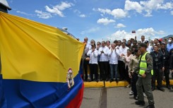 Colombia President Gustavo Petro (L), Venezuelan transport minister Ramon Velasquez (2L) and Tachira state governor Freddy Bernal (4L) attend the ceremony to reopen the border between Colombia and Venezuela