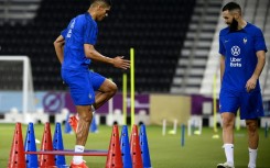 Karim Benzema (R) and Raphael Varane in training in Doha