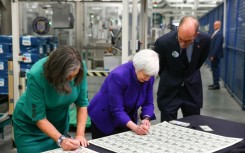 The US dollar will bear two women's signatures for the first time, belonging to Treasury Secretary Janet Yellen and US Treasurer Lynn Malerba