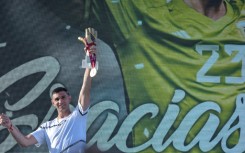 Emiliano Martinez waves his  gold glove trophy at the crowd in Mar del Plata, Argentina