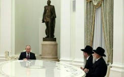 Vladimir Putin (L) meets Russia's Chief Rabbi Berel Lazar (2R) and Federation of Jewish Communities President Alexander Boroda at the Kremlin