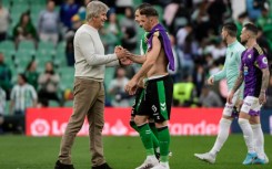 Real Betis coach Manuel Pellegrini (L) has a strong record against Manchester United from his days in England