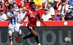 Real Sociedad's Spanish midfielder David Silva (L) vies with Real Mallorca midfielder Iddrisu Baba