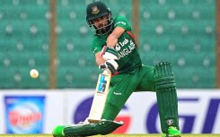 Mehidy Hasan Miraz hits out as Bangladesh reach 207-5 in their rain-shortened innings in the first Twenty20 international against Ireland in Chittagong