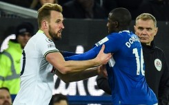 Tottenham striker Harry Kane (L) argues with Everton midfielder Abdoulaye Doucoure