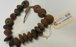 Peruvian and Canadian officials have halted a virtual auction by the Canadian company Waddington's of 20 archeological pieces (like this bracelet) from the pre-Hispanic Chancay culture that developed on Peru's central coast between 1200 and 1470