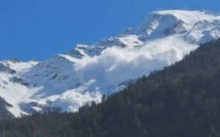 Footage shows moment of deadly avalanche in the French Alps