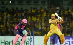 Chennai Super Kings captain M.S. Dhoni (R) came up just short in the final over