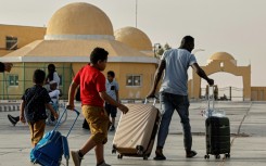 Passengers fleeing war-torn Sudan cross into Egypt 