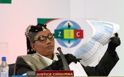 Zimbabwe Electoral Commission (ZEC) Chairperson Priscilla Chigumba reads the Zimbabwe Presidential election results announcing victory for Emmerson Mnangagwa. AFP/Jekesai Njikazana