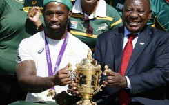 File: Springbok captain Siya Kolisi (L) and President Cyril Ramaphosa (R), hold the Web Ellis Trophy at the Union Buildings in Pretoria in 2019. AFP/Phill Magakoe