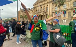 Women outside Cape Town City Hall to see the springboks