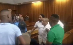 A scuffle broke out in court between the accused and a warden in court.