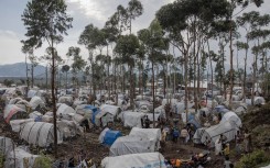 Newly displaced Congolese prepare to spend the night in the small houses they build next to the Bulengo camp. AFP/Guerchom Ndebo