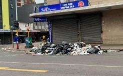 Rubbish piling up on the streets of Durban. eNCA/Lethiwe Mdluli