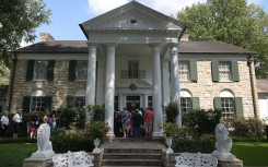File: Visitors queue to enter the Graceland mansion of Elvis Presley in Memphis, Tennessee. AFP/Mandel Ngan