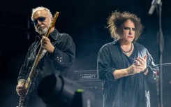 Reeves Gabrels (L) and Robert Smith of British rock band The Cure perform. AFP/Suzanne Cordeiro