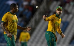 Aiden Markram (R) gives the ball to Patrick Kruger. AFP/Randy Brooks