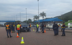 Police taking a close eye on vehicles at a toll gate. eNCA/Bafedile Moerane