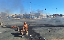 Meadowlands residents protesting. eNCA/Hloni Mtimkulu