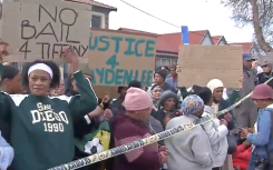 Angry Roodepoort residents outside court.