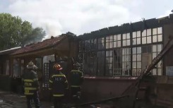 Firefighters have managed to contain a blaze at the Zoo Lake clubhouse in Johannesburg.