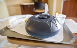 A tray on a hospital bed with a covered meal. GettyImages/JodiJacobson