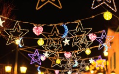 Christmas decoration lights. GettyImages/Sung Yoon Jo