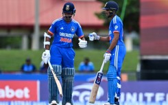 Yashasvi Jaiswal (L) and Shubman Gill's opening partnership powered India to victory