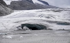 The glacier has lost approximately 2.7 kilometres since the end of the 19th century