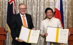 Australia's Prime Minister Anthony Albanese (L) and Philippines' President Ferdinand Marcos Jr pose for a photo at the Malacanang Palace in Manila