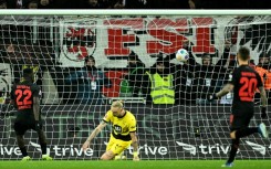Bayer Leverkusen's Victor Boniface (L) equalises for his side against Borussia Dortmund